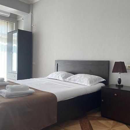 Hotel Saburtalo Roni Tbilisi Esterno foto