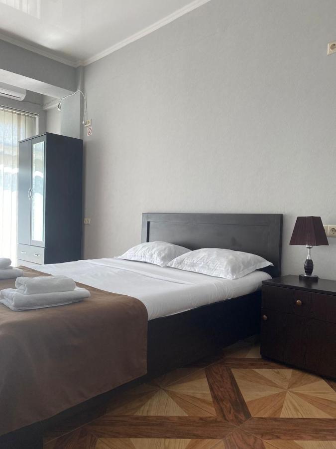 Hotel Saburtalo Roni Tbilisi Esterno foto