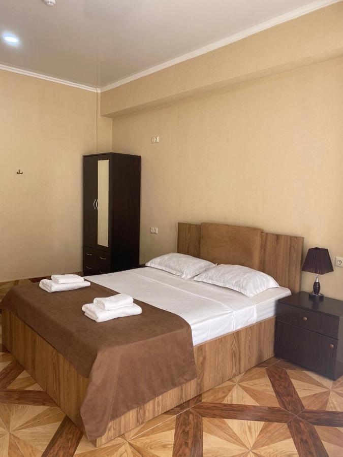 Hotel Saburtalo Roni Tbilisi Esterno foto