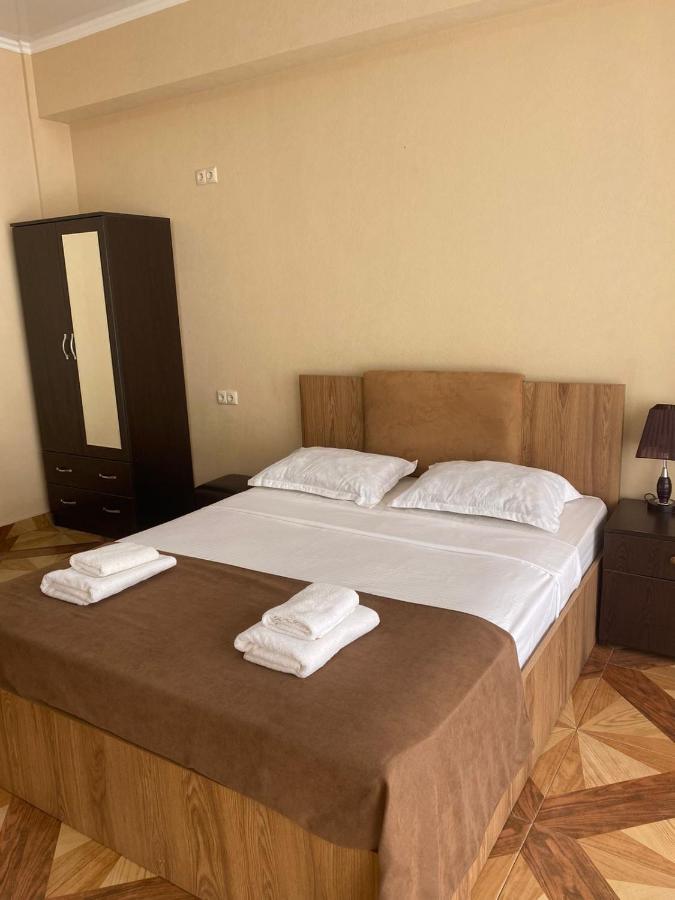 Hotel Saburtalo Roni Tbilisi Esterno foto