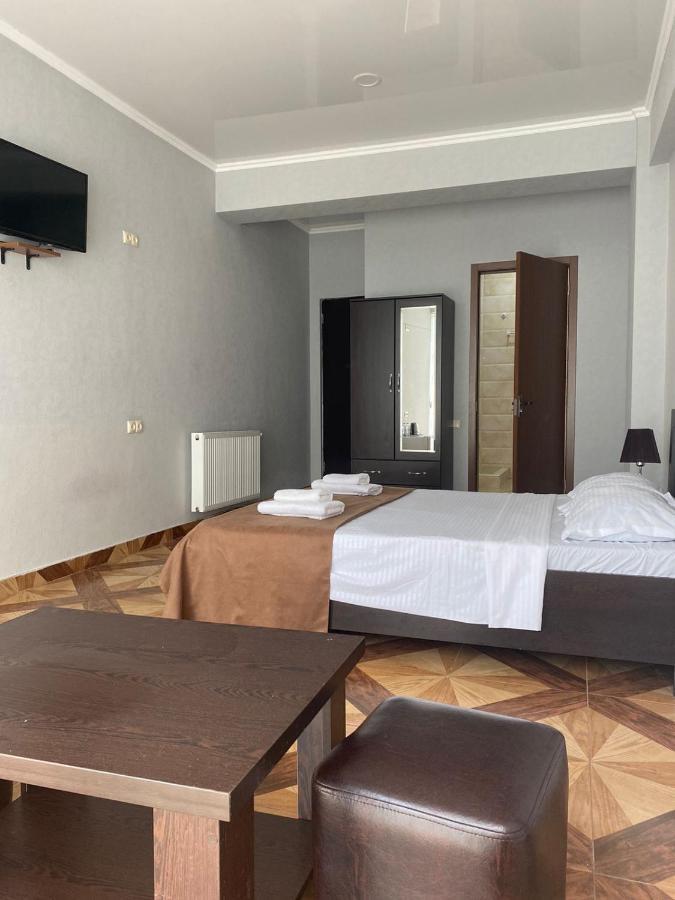 Hotel Saburtalo Roni Tbilisi Esterno foto
