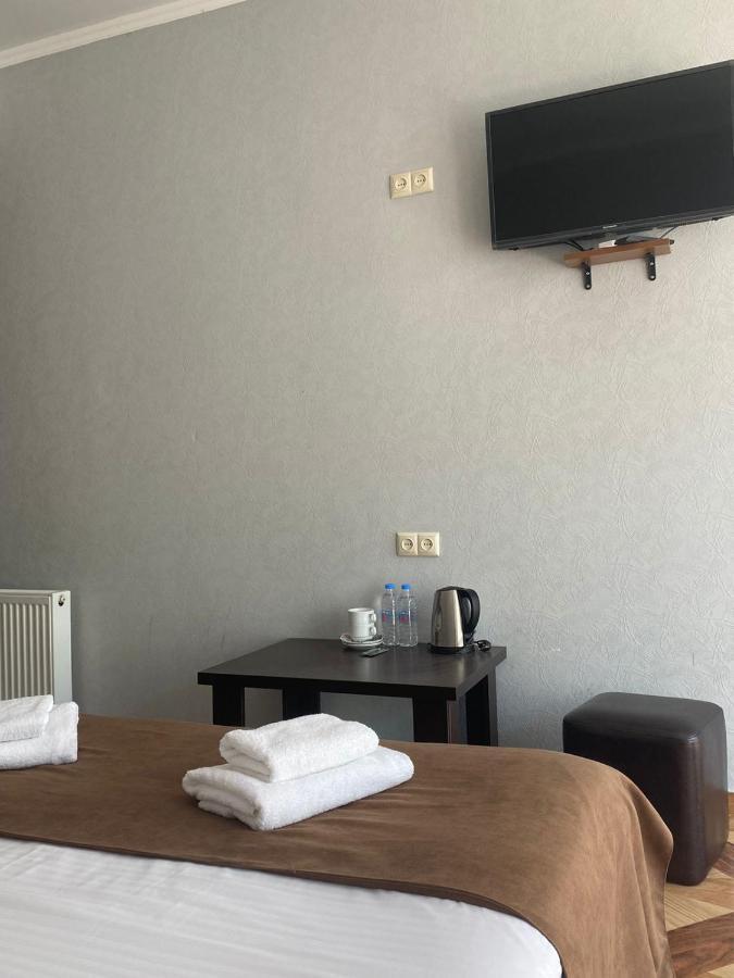 Hotel Saburtalo Roni Tbilisi Esterno foto