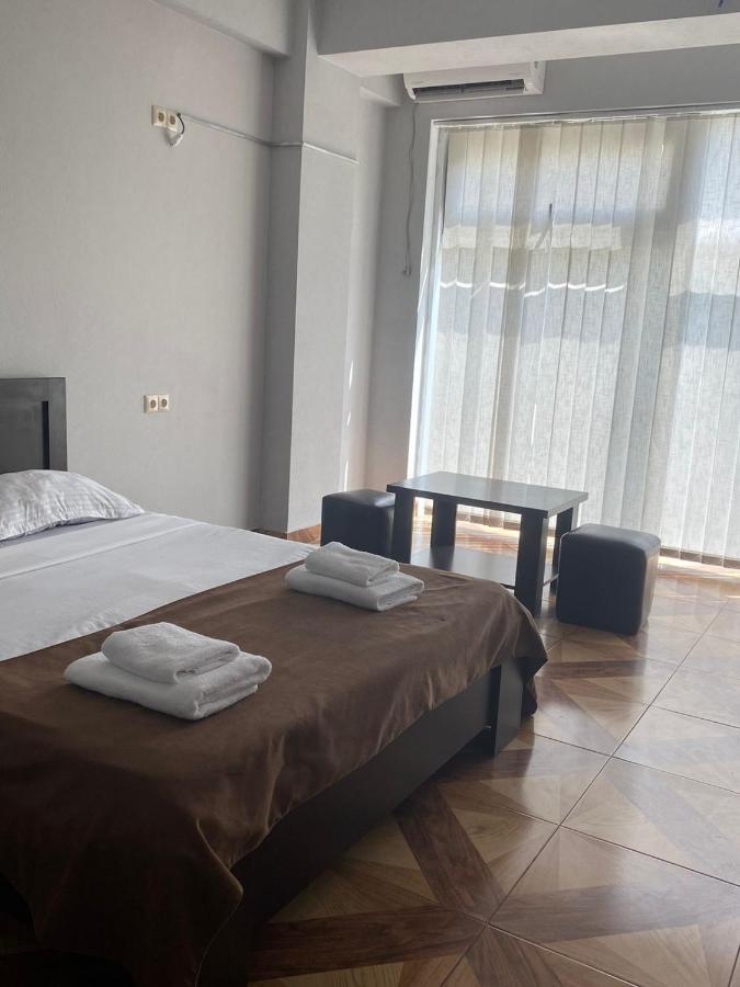 Hotel Saburtalo Roni Tbilisi Esterno foto